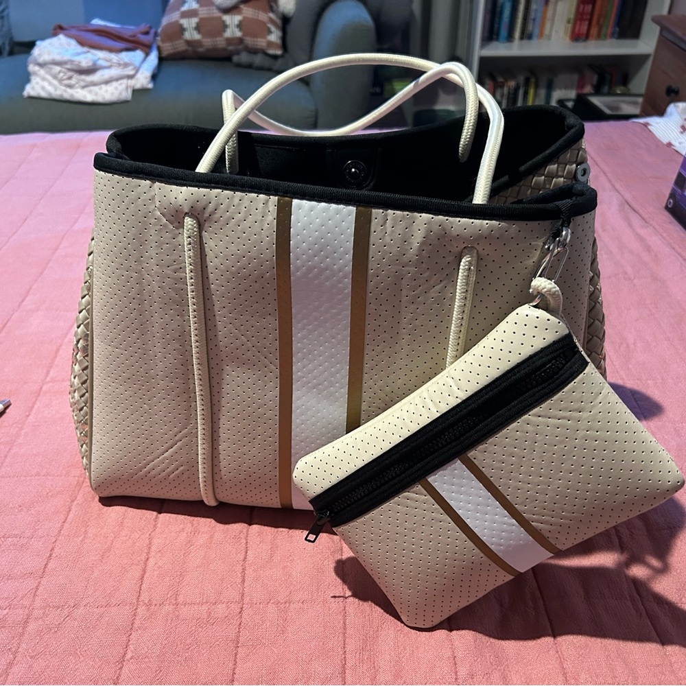 HAUTE SHORE Cream and Gold Tote with Pouch